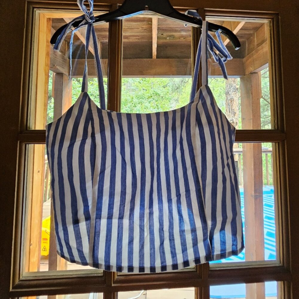 NWT Old Navy Stripped Cropped Top